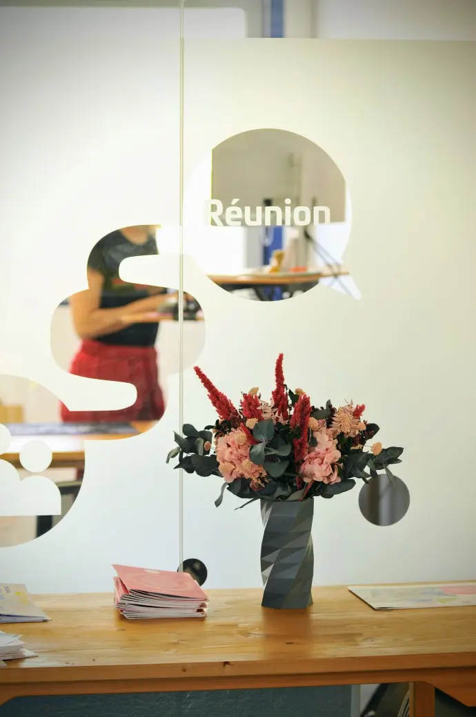 Décoration florale stabilisée en entreprise — Ma Bouquetière